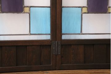 衝立を新規製作!当店商品を参考にデザインし、結霜ガラス、黄色、青、紫の色ガラスを組み入れ。濃い茶色で着色し仕上げ。(つい立て、パーテーション)