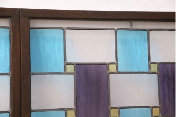 衝立を新規製作!当店商品を参考にデザインし、結霜ガラス、黄色、青、紫の色ガラスを組み入れ。濃い茶色で着色し仕上げ。(つい立て、パーテーション)
