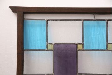 衝立を新規製作!当店商品を参考にデザインし、結霜ガラス、黄色、青、紫の色ガラスを組み入れ。濃い茶色で着色し仕上げ。(つい立て、パーテーション)