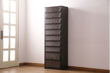 パタパタ扉の下駄箱を新規製作!本体はヒノキ無垢材、前板は古材を使用。取っ手を取り付け。濃い茶色で着色し仕上げ。(収納棚、戸棚、ロッカー)