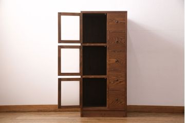 収納棚を新規製作!左側はすりガラスの開き戸収納、右側は引き出しの複合型。台輪を取り付け。(戸棚、キャビネット)