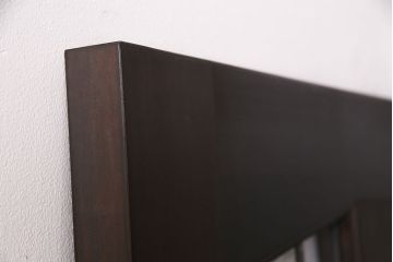 ステンドグラス入りのドアを新規製作!オリジナルデザインのステンドグラスを組み入れ。ドアノブを取り付け。木枠を新たに製作。濃い茶色で着色し仕上げ。(建具)