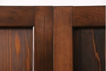 組子帯戸2枚を新規製作!当店商品を参考にデザイン。組子部分に障子を貼り、戸車と引き手を取り付け。濃い茶色で着色し仕上げ。(引き戸、建具)