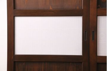 組子帯戸2枚を新規製作!当店商品を参考にデザイン。組子部分に障子を貼り、戸車と引き手を取り付け。濃い茶色で着色し仕上げ。(引き戸、建具)