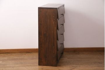 パタパタ扉の下駄箱を新規製作!本体はヒノキ無垢材、前板は古材を使用。取っ手を取り付け。濃い茶色で着色し仕上げ。(収納棚、戸棚、キャビネット)