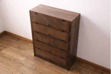 パタパタ扉の下駄箱を新規製作!本体はヒノキ無垢材、前板は古材を使用。取っ手を取り付け。濃い茶色で着色し仕上げ。(収納棚、戸棚、キャビネット)