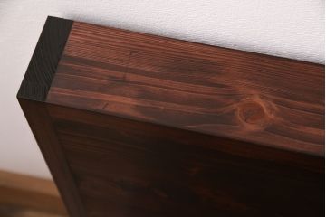 飾り棚を新規製作!背面穴開け加工。同時購入品の色味に合わせて着色し仕上げ。(ディスプレイ)