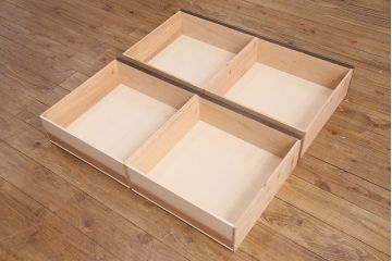 重ね戸棚を新規製作!建具はクリアガラスを組み入れ。黒染めした引き手を取り付け。濃い茶色で着色し仕上げ。(収納棚、食器棚、キャビネット)