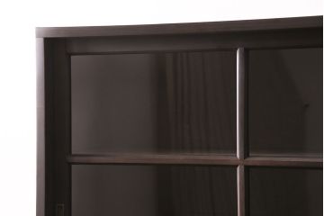 重ね戸棚を新規製作!建具はクリアガラスを組み入れ。黒染めした引き手を取り付け。濃い茶色で着色し仕上げ。(収納棚、食器棚、キャビネット)
