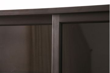 重ね戸棚を新規製作!建具はクリアガラスを組み入れ。黒染めした引き手を取り付け。濃い茶色で着色し仕上げ。(収納棚、食器棚、キャビネット)