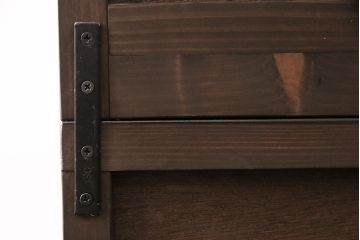 重ね戸棚を新規製作!建具はクリアガラスを組み入れ。黒染めした引き手を取り付け。濃い茶色で着色し仕上げ。(収納棚、食器棚、キャビネット)