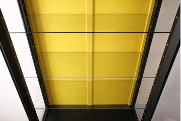 ガラス収納棚を新規製作!上段建具、両サイド、棚板をガラスで製作。本体はマットブラック、収納棚内背板はイエローでペイント仕上げ。(収納棚、キャビネット、飾り棚、カップボード)