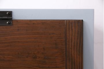パタパタ扉の収納棚を新規製作!本体はヒノキ無垢材にくすんだ水色のペイント。前板は古材に茶色で着色し仕上げ。(キャビネット、下駄箱、ロッカー)