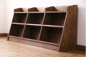 台形型の本棚を新規製作!当店商品を参考にデザイン、着色し仕上げ。(オープンラック、ブックシェルフ)