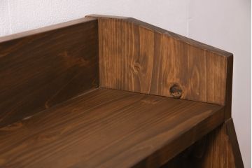 台形型の本棚を新規製作!当店商品を参考にデザイン、着色し仕上げ。(オープンラック、ブックシェルフ)