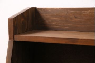 台形型の本棚を新規製作!当店商品を参考にデザイン、着色し仕上げ。(オープンラック、ブックシェルフ)