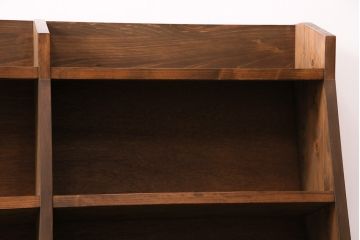 台形型の本棚を新規製作!当店商品を参考にデザイン、着色し仕上げ。(オープンラック、ブックシェルフ)