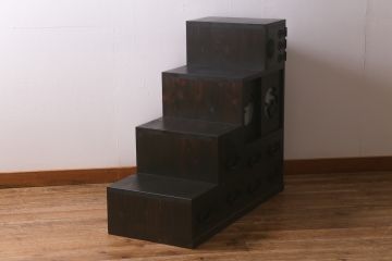 階段箪笥を新規製作!明治期の引き手と錠前金具を使用。本体は新材で製作。引き戸に月とうさぎの透かし。濃い茶色で着色し仕上げ。(和タンス、収納箪笥)