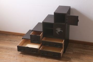 階段箪笥を新規製作!明治期の引き手と錠前金具を使用。本体は新材で製作。引き戸に月とうさぎの透かし。濃い茶色で着色し仕上げ。(和タンス、収納箪笥)