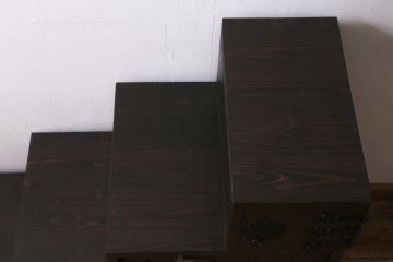 階段箪笥を新規製作!明治期の引き手と錠前金具を使用。本体は新材で製作。引き戸に月とうさぎの透かし。濃い茶色で着色し仕上げ。(和タンス、収納箪笥)