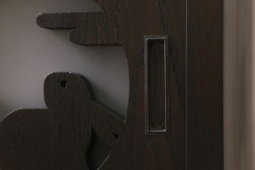 階段箪笥を新規製作!明治期の引き手と錠前金具を使用。本体は新材で製作。引き戸に月とうさぎの透かし。濃い茶色で着色し仕上げ。(和タンス、収納箪笥)