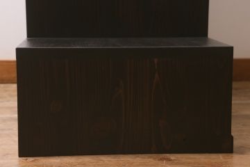 階段箪笥を新規製作!明治期の引き手と錠前金具を使用。本体は新材で製作。引き戸に月とうさぎの透かし。濃い茶色で着色し仕上げ。(和タンス、収納箪笥)