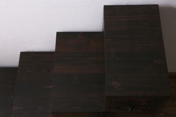 階段箪笥を新規製作!明治期の引き手と錠前金具を使用。本体は新材で製作。濃い茶色で着色し仕上げ。(和タンス、収納箪笥)
