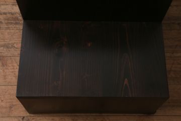 階段箪笥を新規製作!明治期の引き手と錠前金具を使用。本体は新材で製作。濃い茶色で着色し仕上げ。(和タンス、収納箪笥)