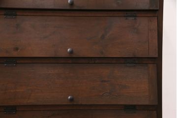 パタパタ扉の収納棚を新規製作!本体は新材、扉は古材を使用。濃い茶色で着色し仕上げ。(下駄箱、ロッカー、キャビネット)