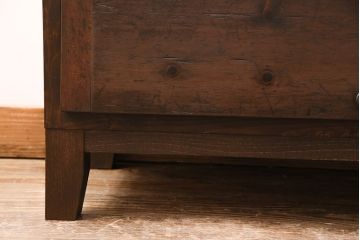 パタパタ扉の収納棚を新規製作!本体は新材、扉は古材を使用。濃い茶色で着色し仕上げ。(下駄箱、ロッカー、キャビネット)