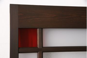 大正ロマンなガラス戸3枚を新規製作!色ガラス・花菱ガラス、すりガラスを組み入れ、吊り金具用の加工。引き手の取り付け。濃い茶色で着色し仕上げ。(引き戸、建具)