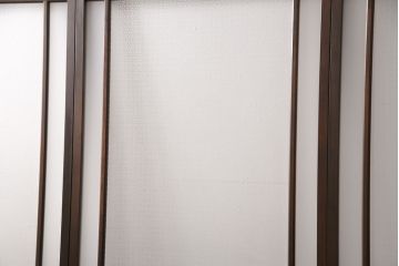 大正ロマンなガラス戸3枚を新規製作!色ガラス・花菱ガラス、すりガラスを組み入れ、吊り金具用の加工。引き手の取り付け。濃い茶色で着色し仕上げ。(引き戸、建具)