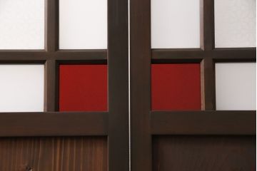 大正ロマンなガラス戸3枚を新規製作!色ガラス・花菱ガラス、すりガラスを組み入れ、吊り金具用の加工。引き手の取り付け。濃い茶色で着色し仕上げ。(引き戸、建具)