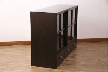 食器棚を新規製作!建具にはクリアガラスを使用。アンティーク金具を取り付け。濃い茶色で着色し仕上げ。(収納棚、戸棚、キャビネット)
