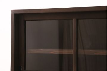 食器棚を新規製作!建具にはクリアガラスを使用。アンティーク金具を取り付け。濃い茶色で着色し仕上げ。(収納棚、戸棚、キャビネット)