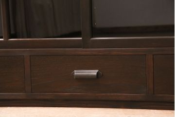 食器棚を新規製作!建具にはクリアガラスを使用。アンティーク金具を取り付け。濃い茶色で着色し仕上げ。(収納棚、戸棚、キャビネット)