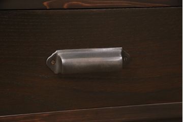 食器棚を新規製作!建具にはクリアガラスを使用。アンティーク金具を取り付け。濃い茶色で着色し仕上げ。(収納棚、戸棚、キャビネット)