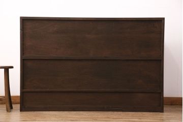 食器棚を新規製作!建具にはクリアガラスを使用。アンティーク金具を取り付け。濃い茶色で着色し仕上げ。(収納棚、戸棚、キャビネット)