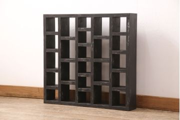 壁掛けマス目棚を新規製作!背面なし。艶消しブラックのエイジング塗装で仕上げ。(ロッカー、棚、オープンラック)