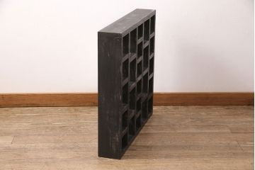 壁掛けマス目棚を新規製作!背面なし。艶消しブラックのエイジング塗装で仕上げ。(ロッカー、棚、オープンラック)