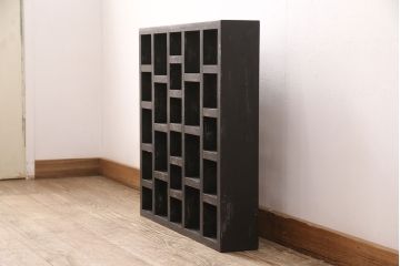 壁掛けマス目棚を新規製作!背面なし。艶消しブラックのエイジング塗装で仕上げ。(ロッカー、棚、オープンラック)