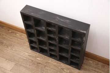 壁掛けマス目棚を新規製作!背面なし。艶消しブラックのエイジング塗装で仕上げ。(ロッカー、棚、オープンラック)