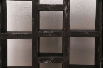 壁掛けマス目棚を新規製作!背面なし。艶消しブラックのエイジング塗装で仕上げ。(ロッカー、棚、オープンラック)