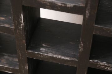壁掛けマス目棚を新規製作!背面なし。艶消しブラックのエイジング塗装で仕上げ。(ロッカー、棚、オープンラック)