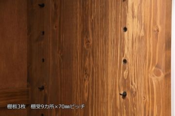 キッチン収納棚を新規製作!建具はクリアガラス入り引き違い戸。可動式の棚板を設置。真鍮製の金具を取り付け。明るい茶色で着色し仕上げ。(戸棚、食器棚、キャビネット)
