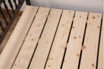 松本民芸家具のベッドフレーム用すのこを新規製作!デザイン、色味は当店商品を参考。(木製ベッド)