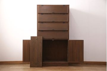 パタパタ扉の下駄箱を新規製作!本体はヒノキ材、扉は古材を使用。当店商品を参考に取っ手を取り付け、着色し仕上げ。(収納棚、戸棚、キャビネット、ロッカー)