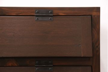 パタパタ扉の下駄箱を新規製作!本体はヒノキ無垢材、前板は古材で制作。取っ手と木製脚を取り付け。当店商品を参考に着色し仕上げ。(戸棚、キャビネット、収納棚、ロッカー)