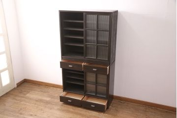 水屋箪笥を新規製作!建具はモールガラスを組み入れ、下部に引き出しを設置。当店商品を参考に着色し仕上げ。(収納棚、食器棚、キャビネット、戸棚)