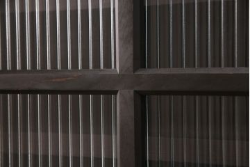 水屋箪笥を新規製作!建具はモールガラスを組み入れ、下部に引き出しを設置。当店商品を参考に着色し仕上げ。(収納棚、食器棚、キャビネット、戸棚)